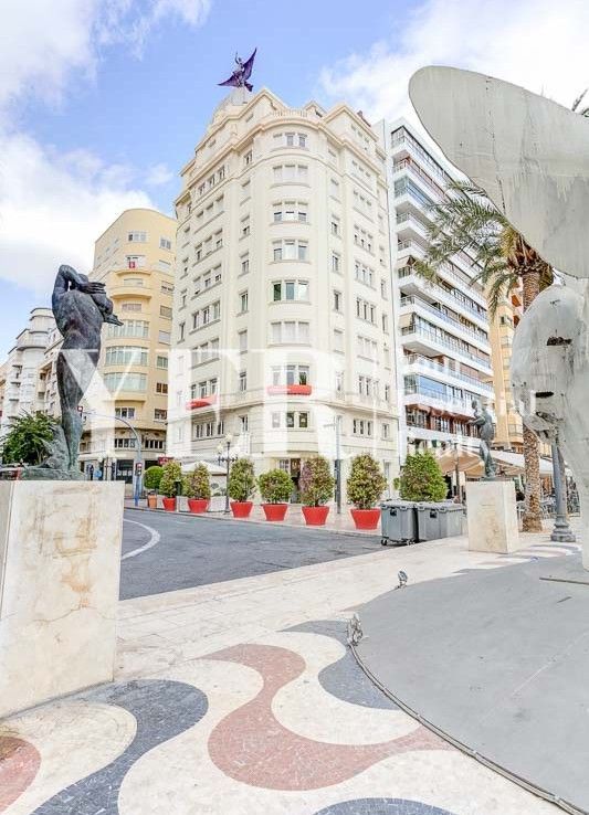Property for sale in Alicante centre with sea view port-30