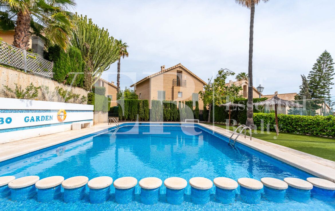 Chalet pareado en venta en CL Albatros, Del, 1
Cabo de las Huertas, Alicante / Alacant