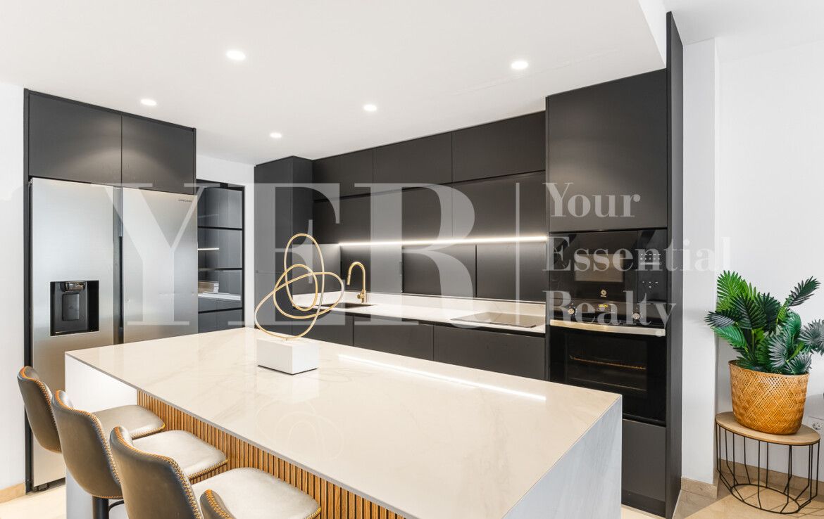 Chalet adosado en venta en Avenida Pintor Pérez Gil
Alicante Golf, Alicante / Alacant