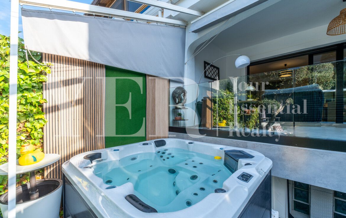 Chalet adosado en venta en Avenida Pintor Pérez Gil
Alicante Golf, Alicante / Alacant