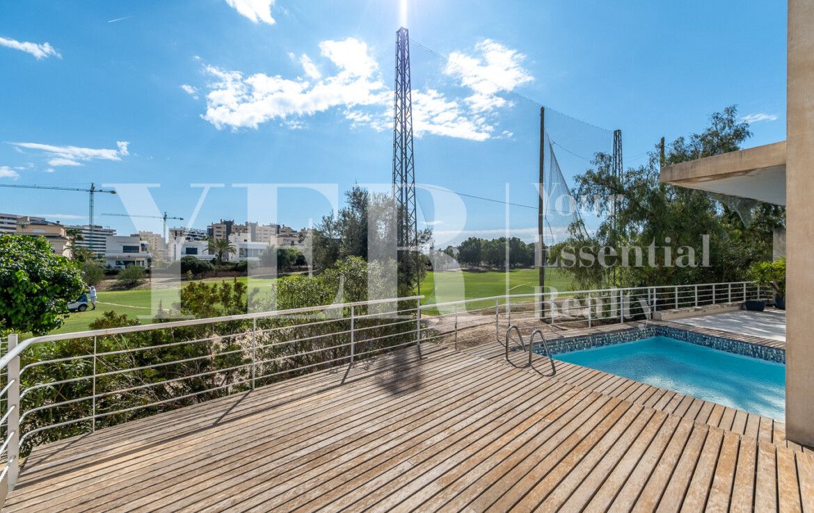 IMPRESIONANTE VILLA EN PRIMERA LINEA DE ALICANTE GOLF
