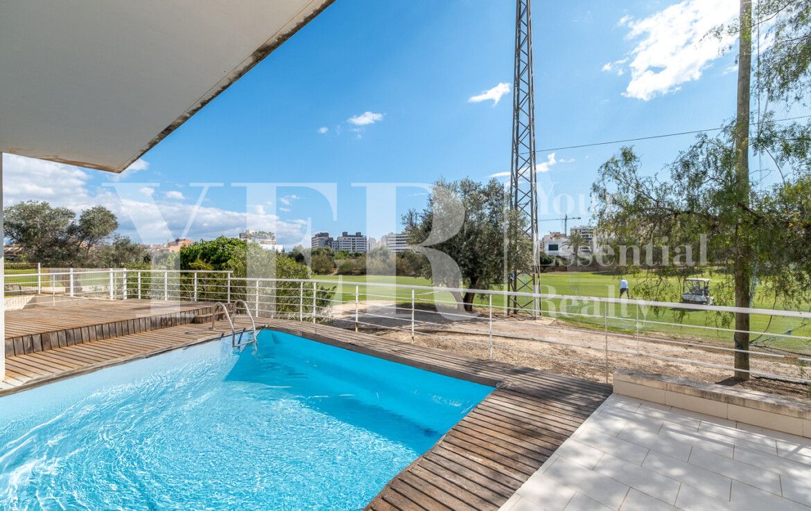 IMPRESIONANTE VILLA EN PRIMERA LINEA DE ALICANTE GOLF