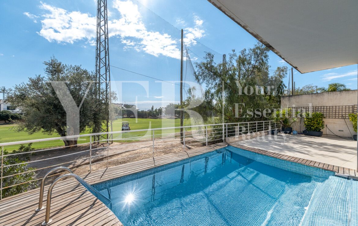 IMPRESIONANTE VILLA EN PRIMERA LINEA DE ALICANTE GOLF