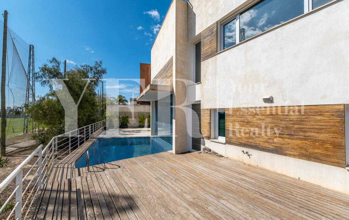 IMPRESIONANTE VILLA EN PRIMERA LINEA DE ALICANTE GOLF