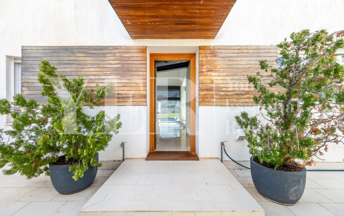 IMPRESIONANTE VILLA EN PRIMERA LINEA DE ALICANTE GOLF